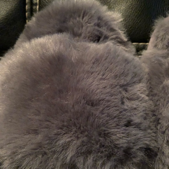 NWT Victoria’s Secret slippers. Plush faux fur.  Medium Gray color.  Medium. 7/8 - Picture 5 of 6